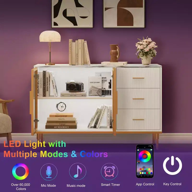 Credenza a Buffet con Luce LED, 3 Cassetti Scanalati e Ante in Vetro