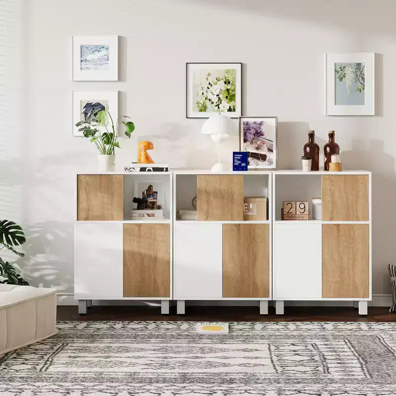 Mobile buffet credenza con ante scorrevoli e ripiani regolabili da terra