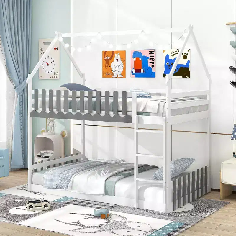Letto a Castello "Casetta" in Legno Massello di Pino Bianco, con Recinzione e Scaletta, per Bambini