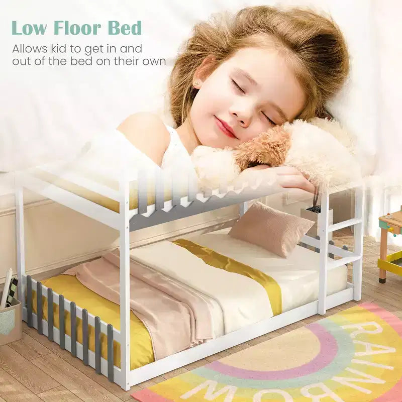 Letto a Castello "Casetta" in Legno Massello di Pino Bianco, con Recinzione e Scaletta, per Bambini