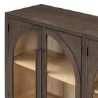 Credenza a 4 ante con ampio spazio contenitivo e ante in vetro e ripiani regolabili