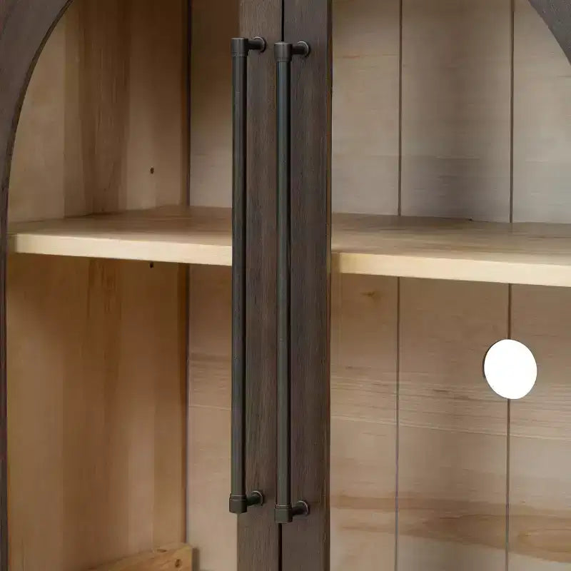 Credenza a 4 ante con ampio spazio contenitivo e ante in vetro e ripiani regolabili