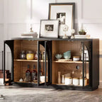 Credenza a 4 ante con ampio spazio contenitivo e ante in vetro e ripiani regolabili