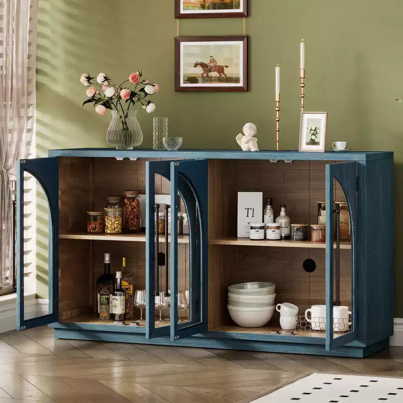 Credenza a 4 ante con ampio spazio contenitivo e ante in vetro e ripiani regolabili