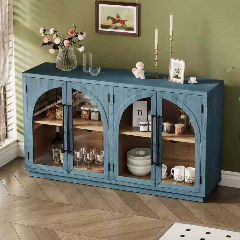 Credenza a 4 ante con ampio spazio contenitivo e ante in vetro e ripiani regolabili