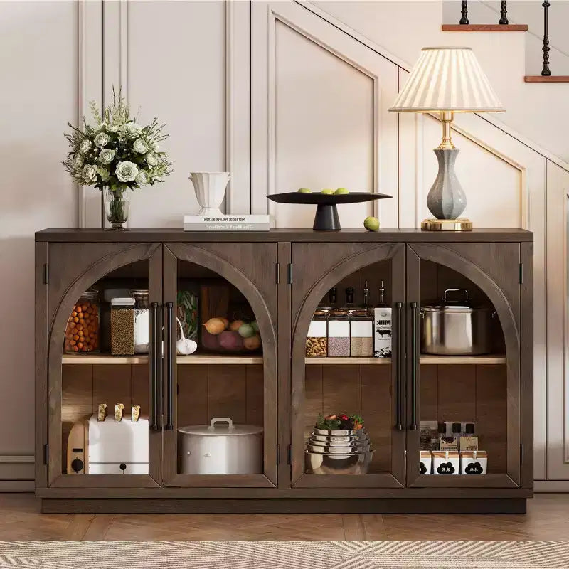 Credenza a 4 ante con ampio spazio contenitivo e ante in vetro e ripiani regolabili