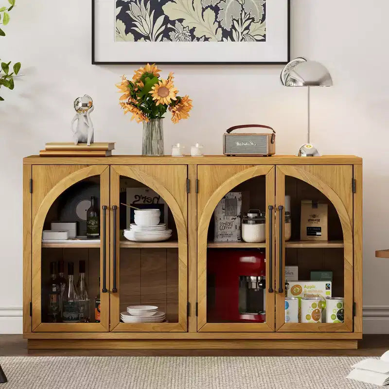 Credenza a 4 ante con ampio spazio contenitivo e ante in vetro e ripiani regolabili