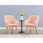 Poltroncina con braccioli Charlotte Wingback in simil montone con struttura in legno di gomma naturale