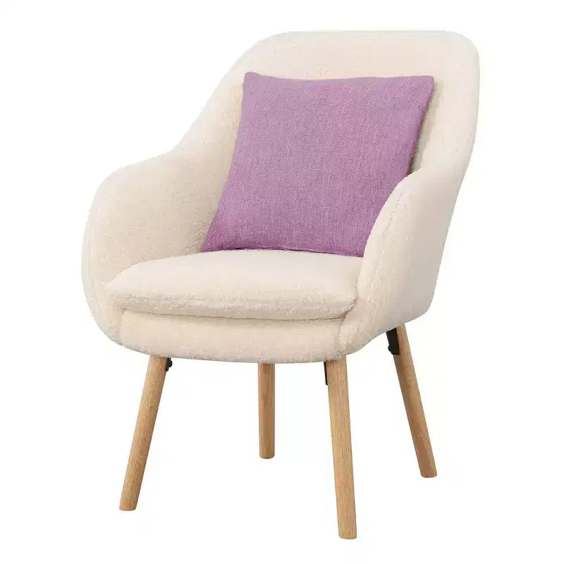 Poltroncina con braccioli Charlotte Wingback in simil montone con struttura in legno di gomma naturale