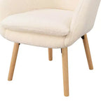Poltroncina con braccioli Charlotte Wingback in simil montone con struttura in legno di gomma naturale