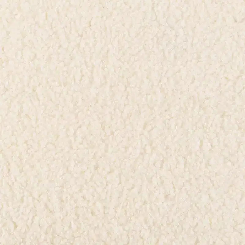 Poltroncina con braccioli Charlotte Wingback in simil montone con struttura in legno di gomma naturale
