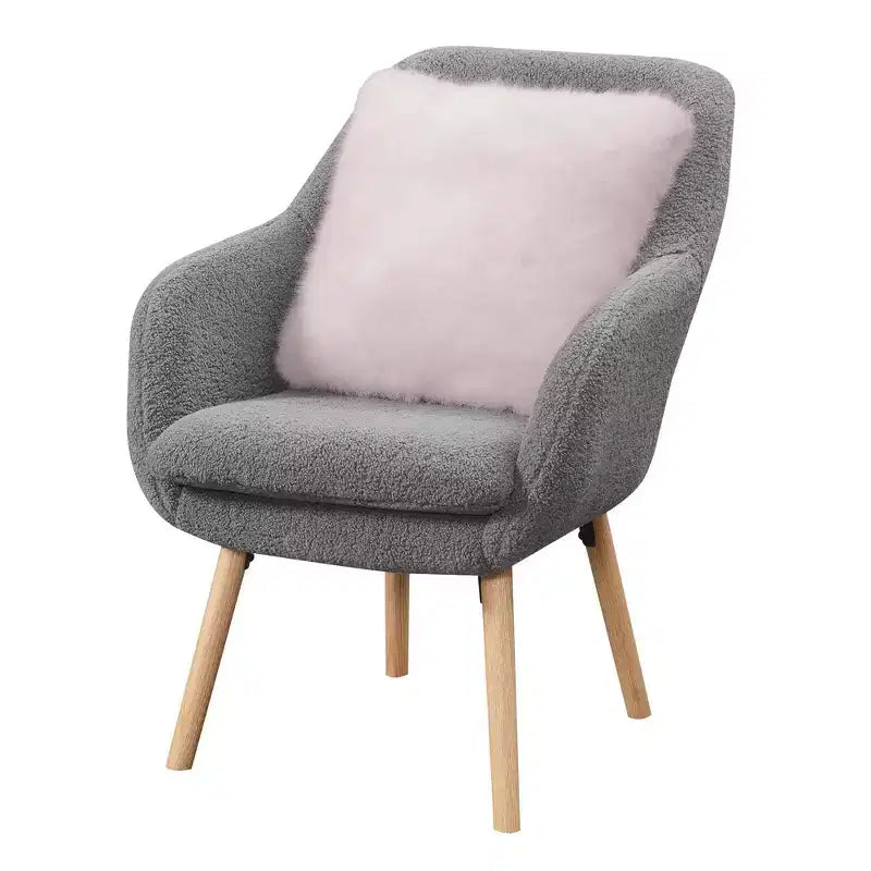 Poltroncina con braccioli Charlotte Wingback in simil montone con struttura in legno di gomma naturale