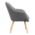 Poltroncina con braccioli Charlotte Wingback in simil montone con struttura in legno di gomma naturale