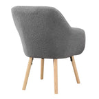 Poltroncina con braccioli Charlotte Wingback in simil montone con struttura in legno di gomma naturale