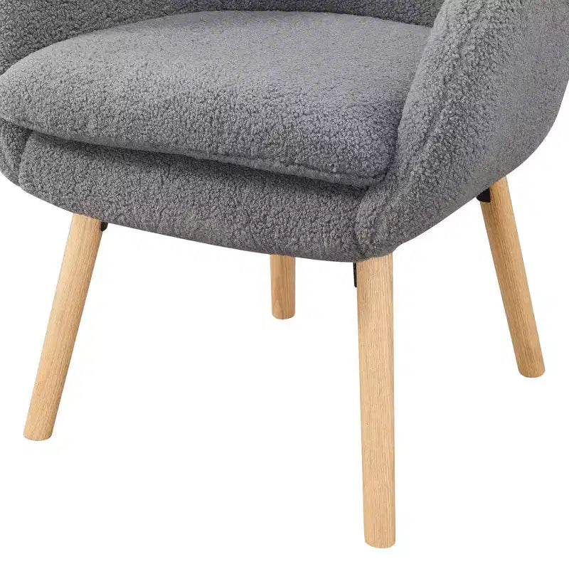 Poltroncina con braccioli Charlotte Wingback in simil montone con struttura in legno di gomma naturale